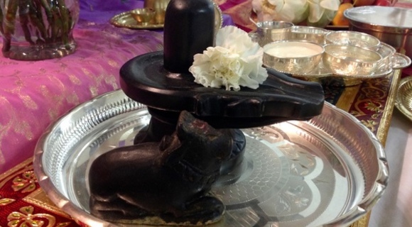 Black stone Sivalingam & Nandi on silver dish