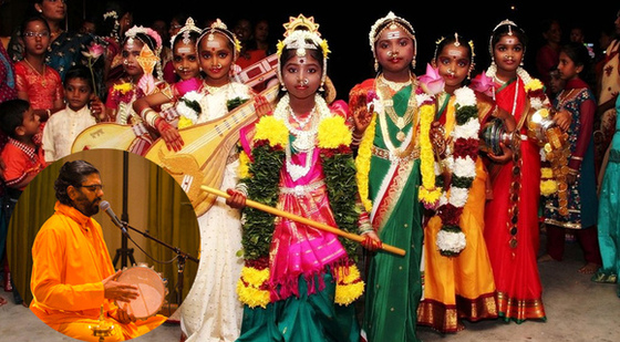 Little girls dressed as Devi and Ramanandamrita Chaitanya singing