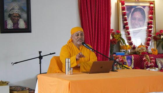 Dayamrita Chaitanya giving a talk